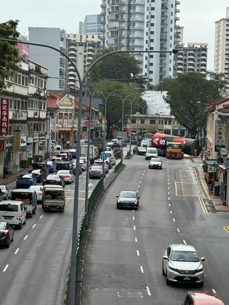 Trailer accident disrupts morning traffic along Balestier Road